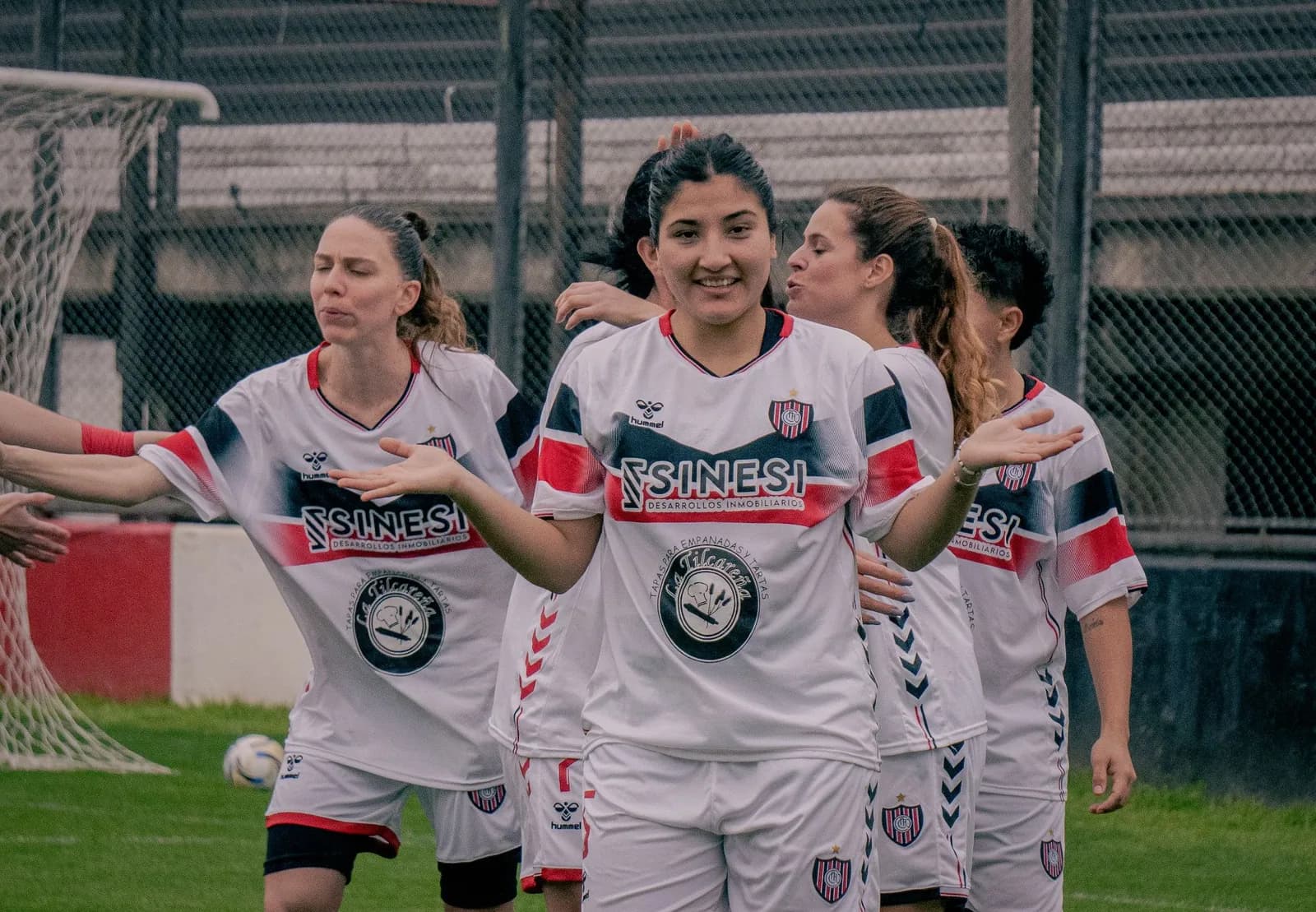 LA PRIMERA DE NUESTRO FÚTBOL FEMENINO CONTINÚA SUMANDO CON EL OBJETIVO CLARO.