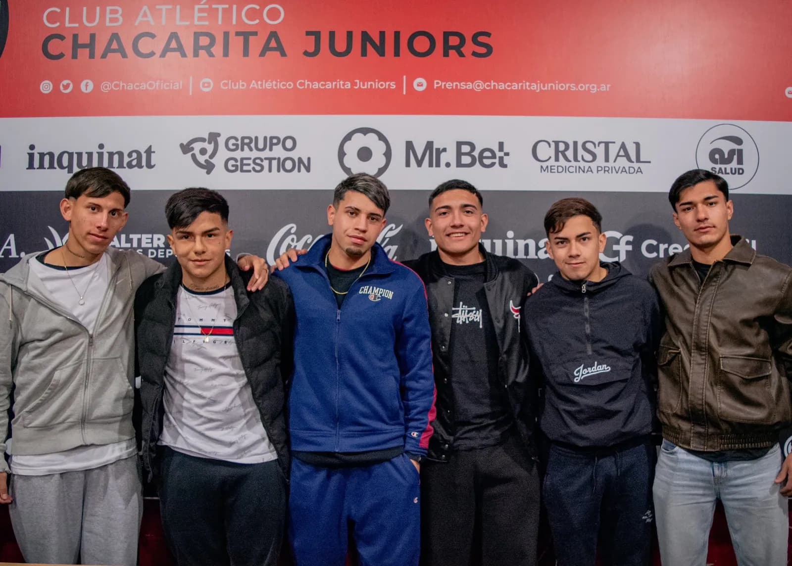 Primer contrato profesional para seis futbolistas formados en nuestras inferiores. ❤️🤍🖤