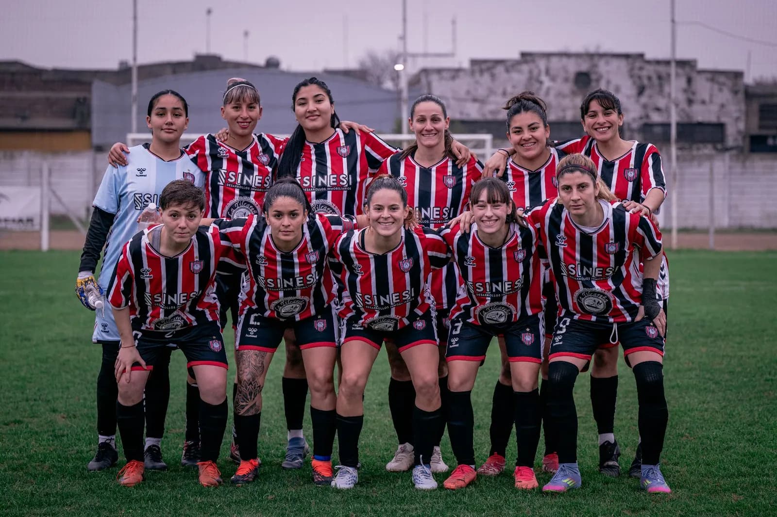Nuestro primer equipo de fútbol femenino no logró sumar frente a su rival Quilmes
